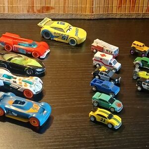Hot Wheela PIXAR DRIVEN Micro Machines Diecast Bundle Of 15 Cara Trucks